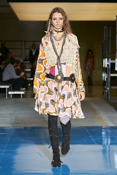 Look 5